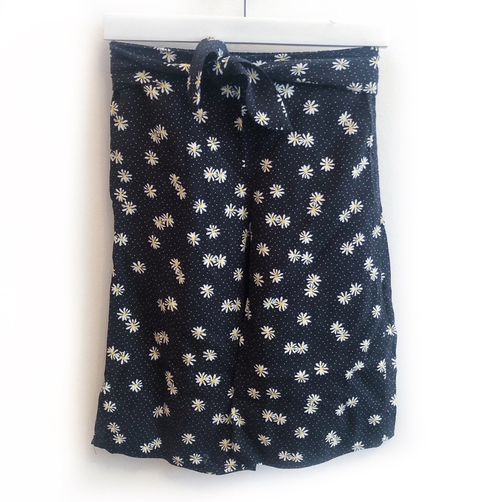 𝐃𝐚𝐢𝐬𝐲 𝐆𝐚𝐮𝐜𝐡𝐨 𝐏𝐚𝐧𝐭 + 𝐂𝐫𝐨𝐩 𝐓𝐨𝐩